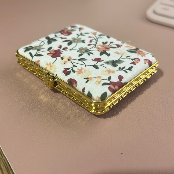 NEW Floral pocket compact mirror, rectangular, white - Picture 1 of 13